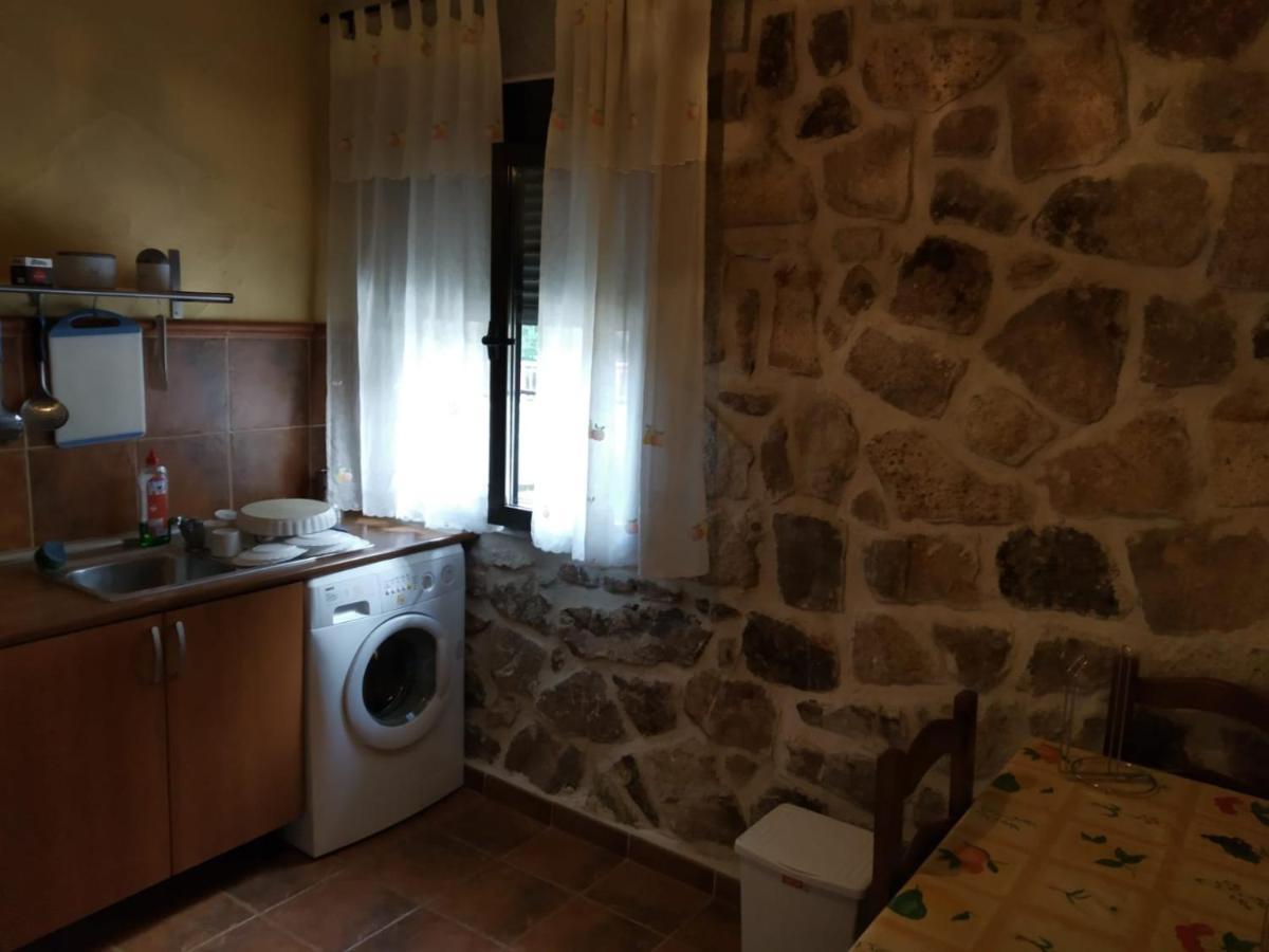 Viv. De Uso Turistico Fuente El Tejo - Casa Ana Villa Burgohondo Exteriör bild