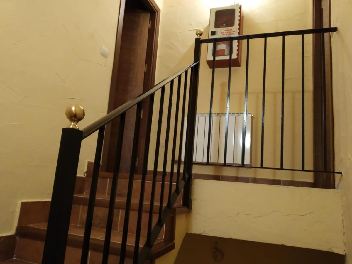 Viv. De Uso Turistico Fuente El Tejo - Casa Ana Villa Burgohondo Exteriör bild