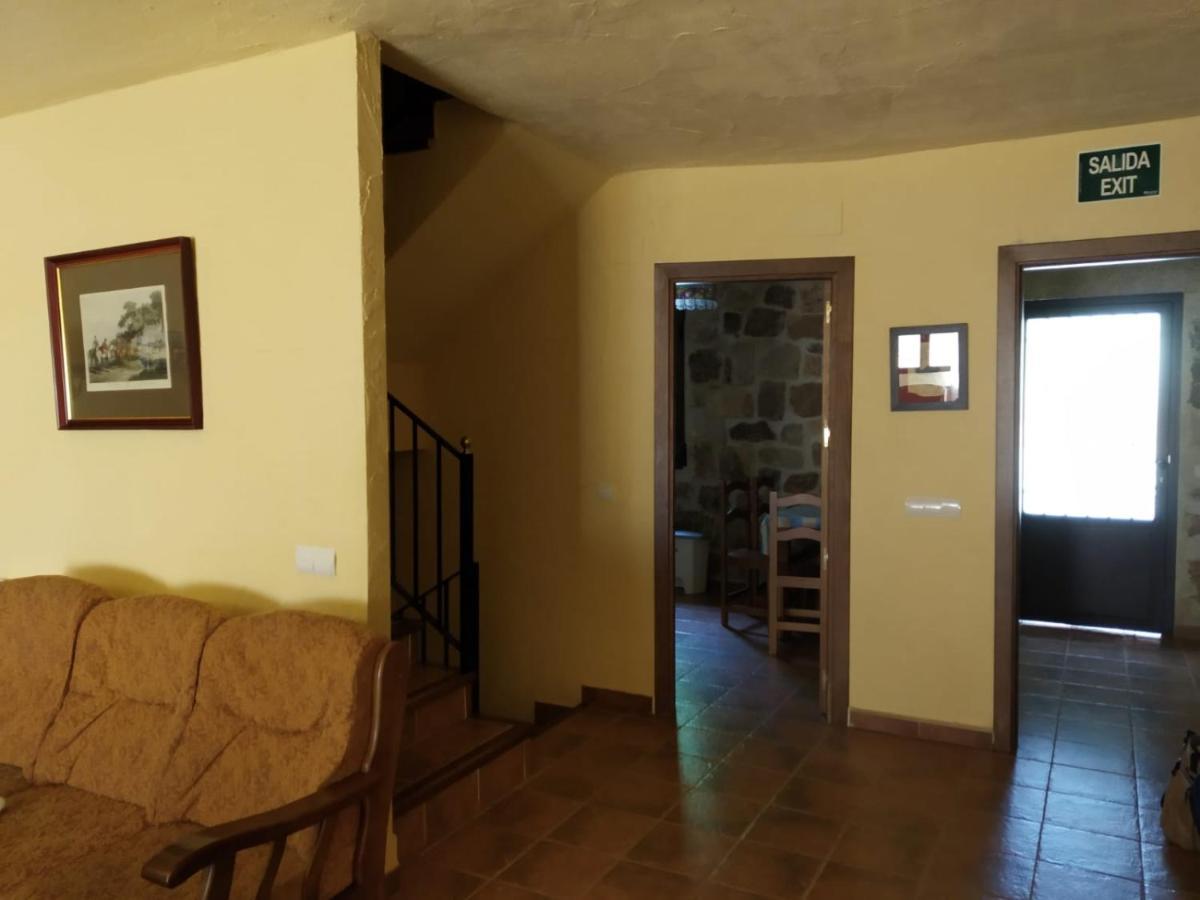 Viv. De Uso Turistico Fuente El Tejo - Casa Ana Villa Burgohondo Exteriör bild
