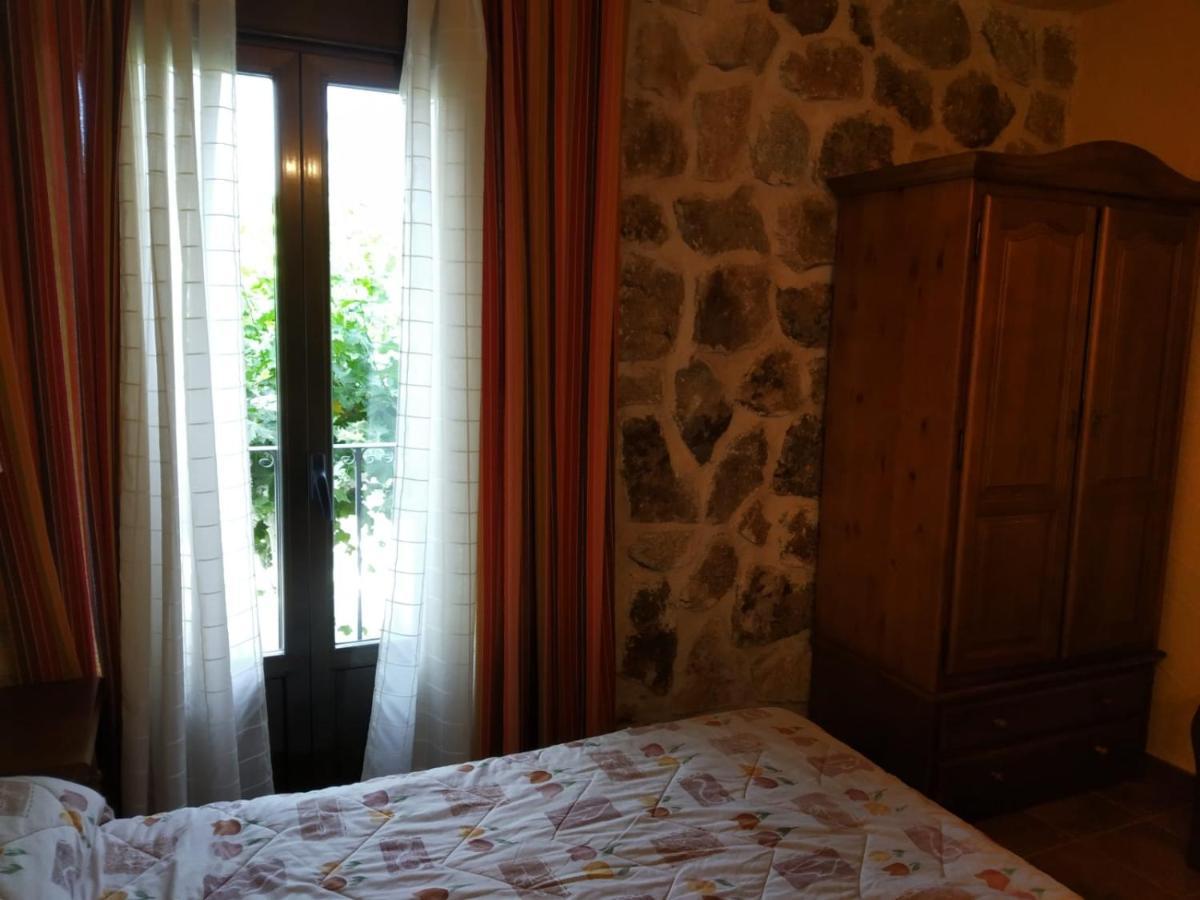 Viv. De Uso Turistico Fuente El Tejo - Casa Ana Villa Burgohondo Exteriör bild